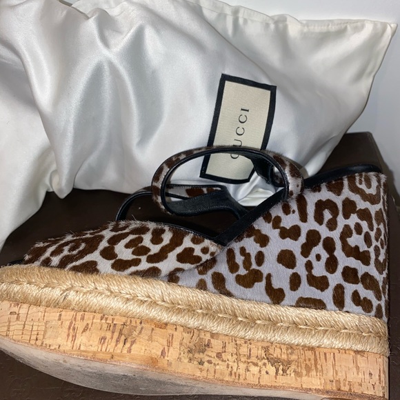 Authentic Gucci wedges Box and duster included. No visible signs of damage. - Picture 5 of 9